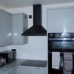 2Br House-Sleeps 5-Parking-Contractors & Families