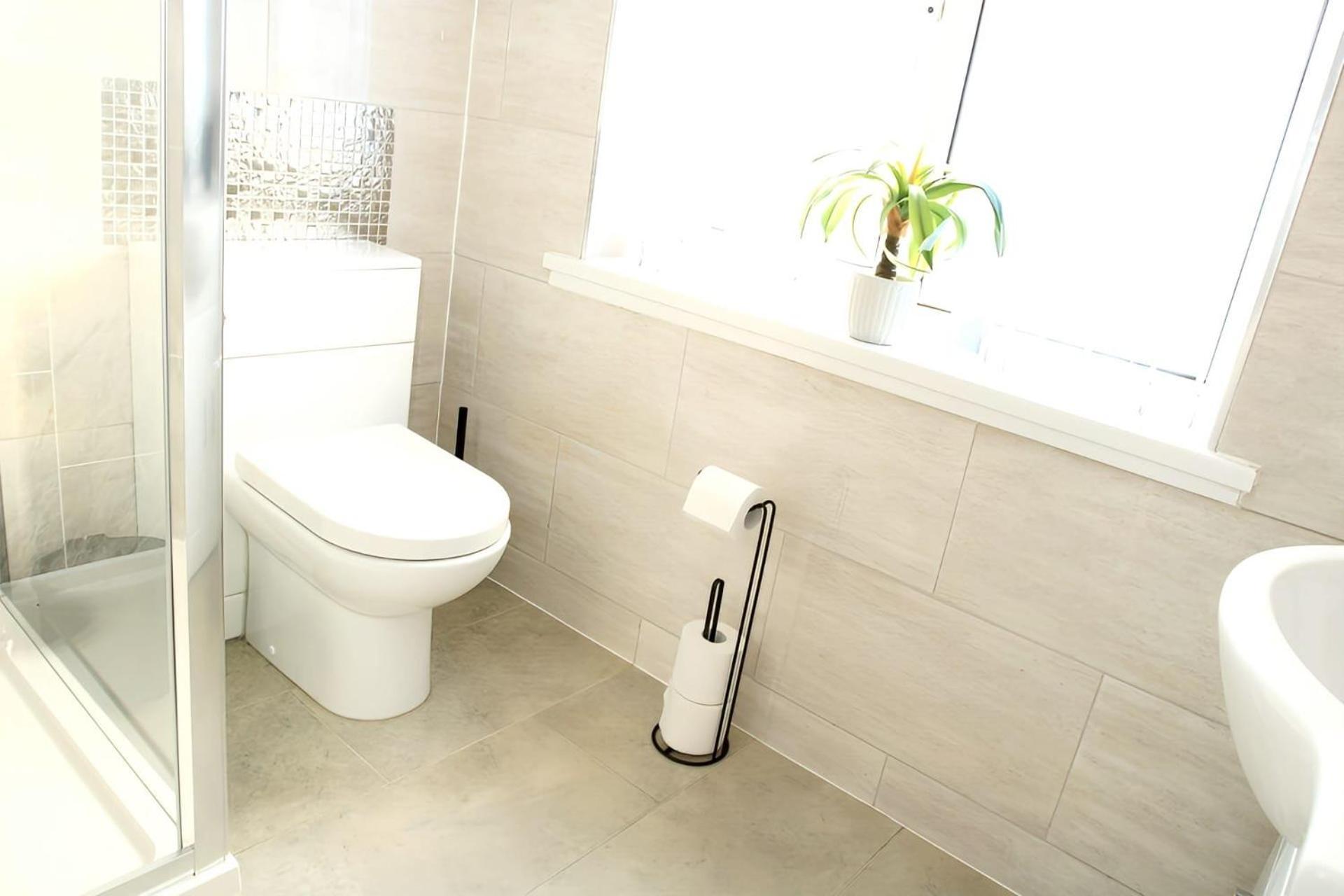 Holiday home 2Br House-Sleeps 5-Parking-Contractors & Families *