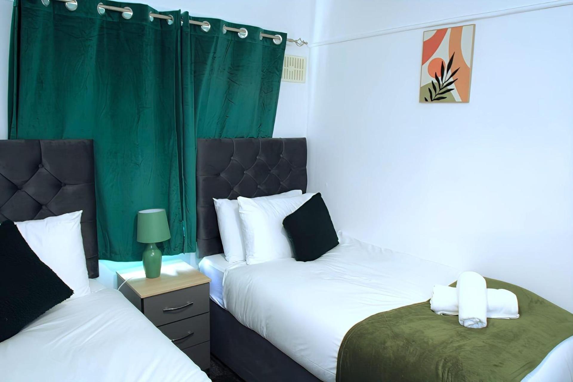 Holiday home 2Br House-Sleeps 5-Parking-Contractors & Families Birmingham