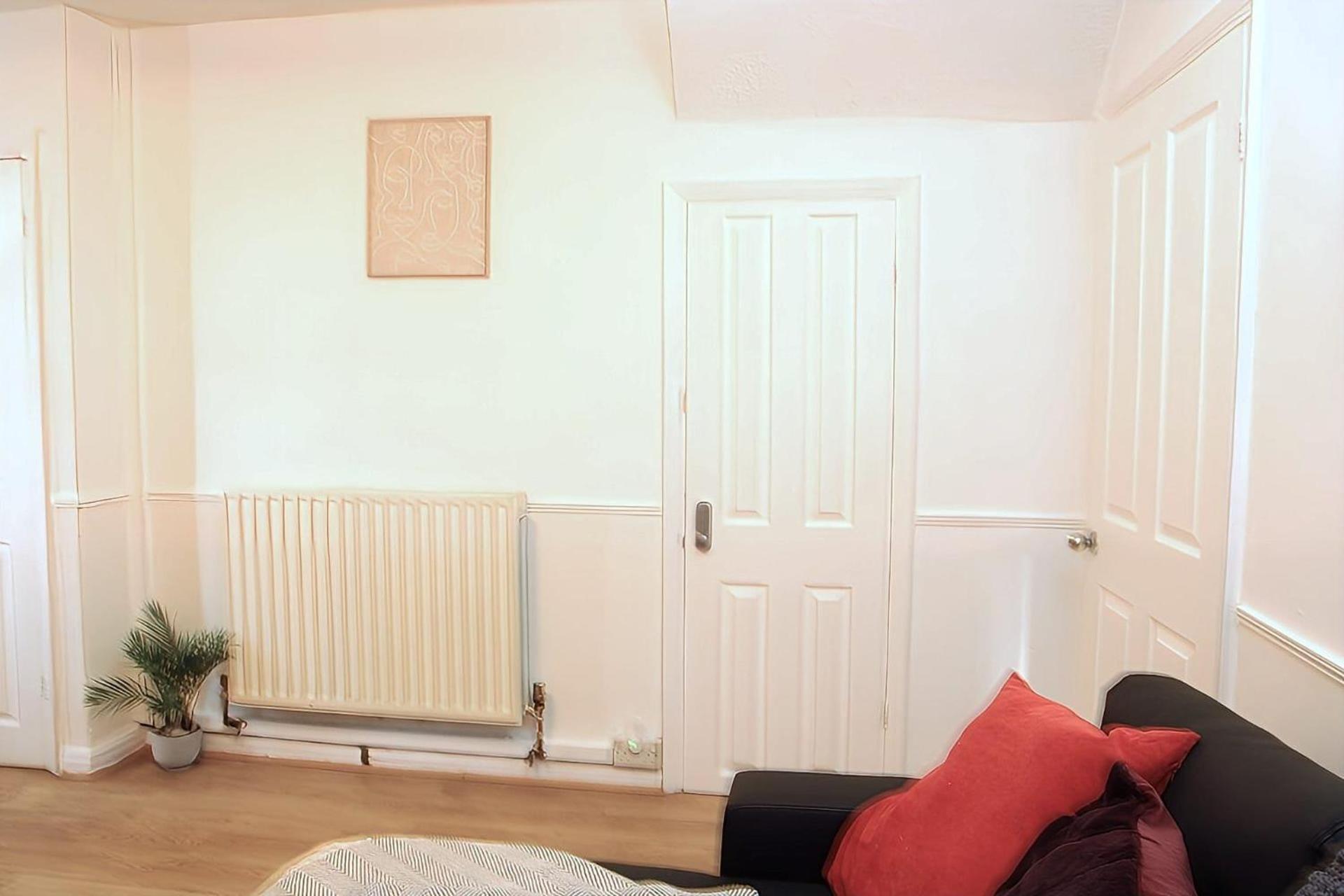 2Br House-Sleeps 5-Parking-Contractors & Families Holiday home Birmingham